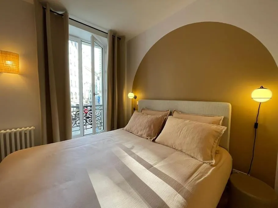 Marais - Bright One-bedroom Decorated With Taste *