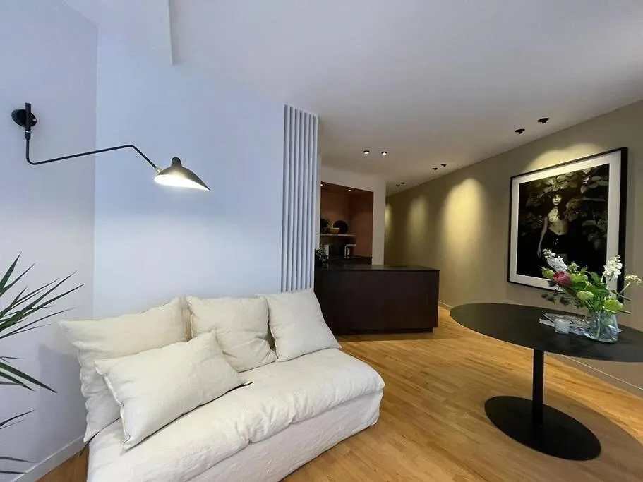 Marais - Bright One-bedroom Decorated With Taste *